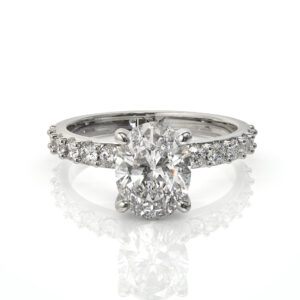 המובילה בטבעות אירוסין יהלום אובל דגם: יהלי