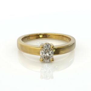 טבעת עדינה אובל סוליטר דגם: Emily