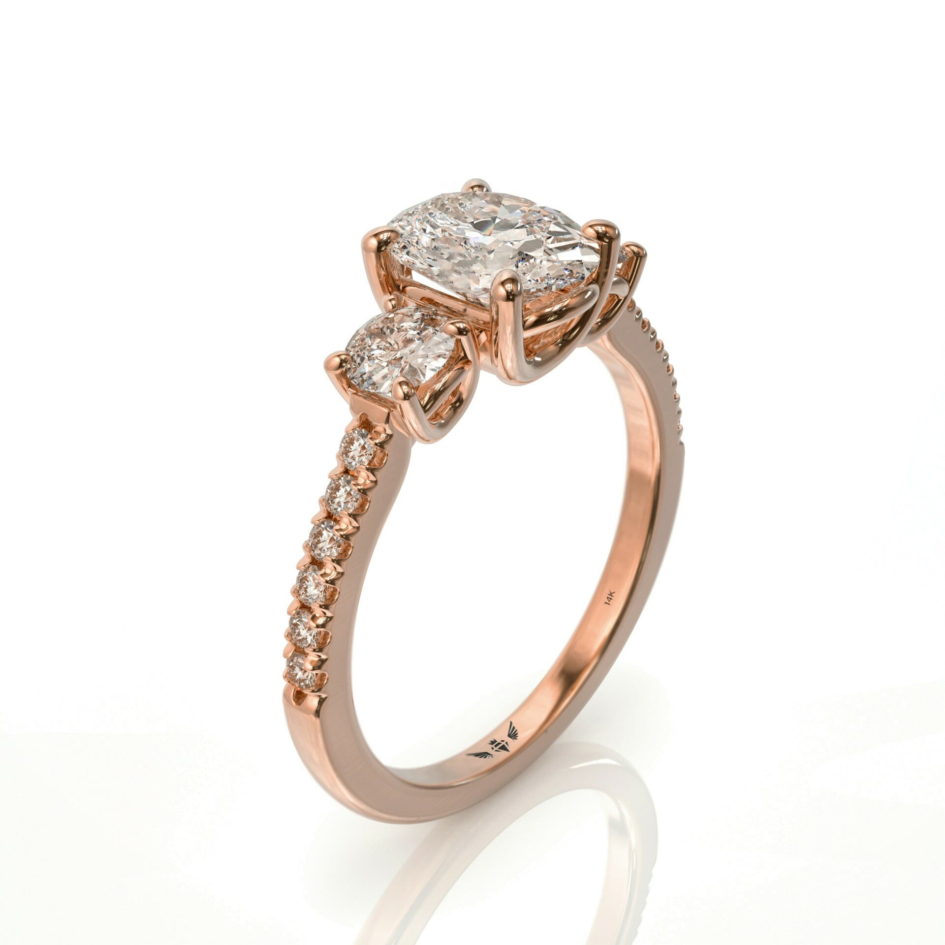 טבעת אירוסין זהב מושלמת משובצת יהלום אובל ויהלומים עגולים דגם: עדן