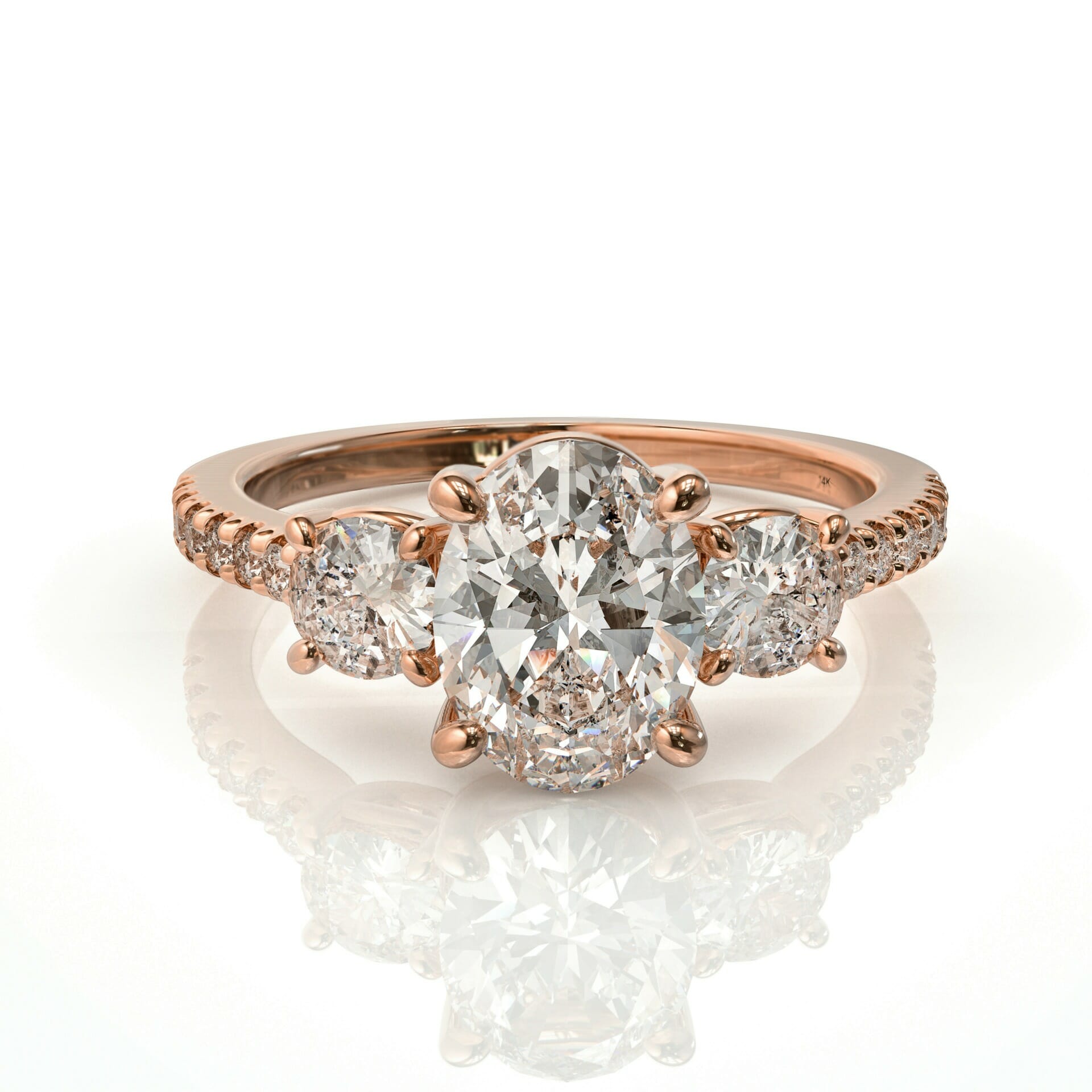 טבעת אירוסין זהב מושלמת משובצת יהלום אובל ויהלומים עגולים דגם: עדן