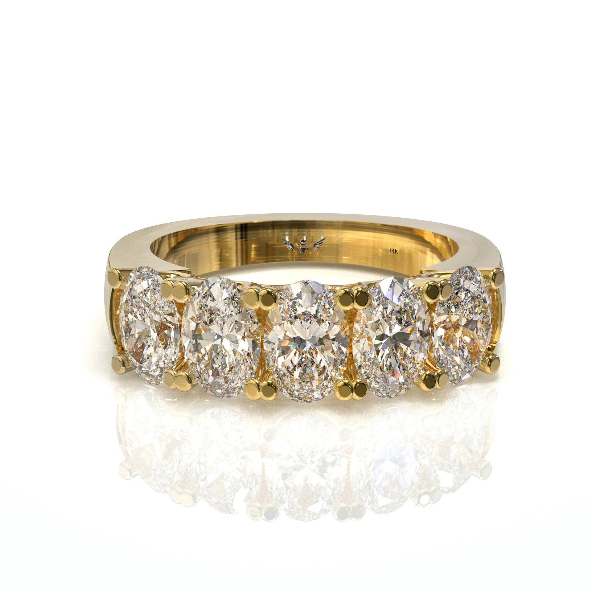 טבעת שורה יוקרתית משובצת יהלומים בחיתוך אובל דגם: Naomi