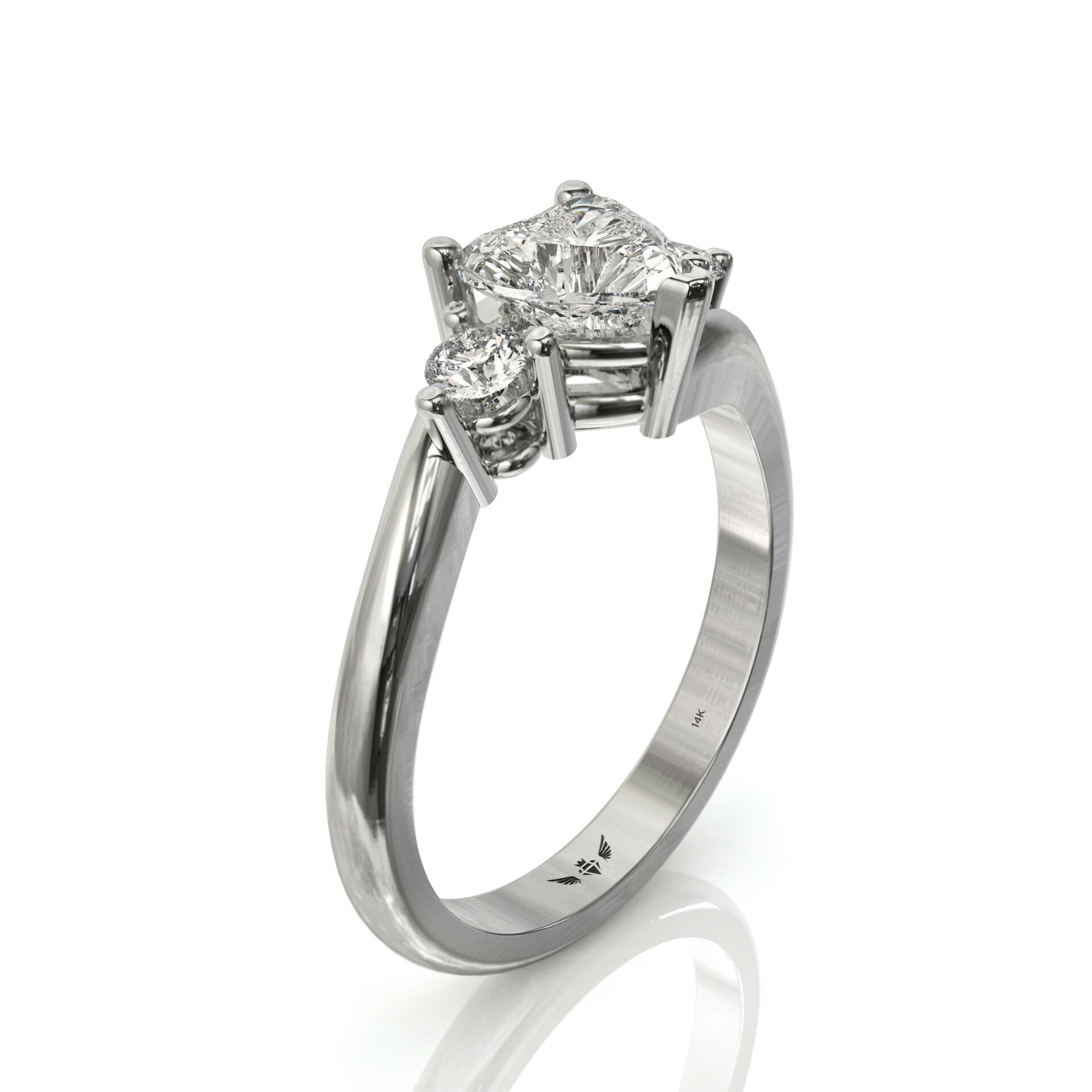 טבעת אירוסין יהלום לב ושני יהלומים בצדדים דגם: אמילי