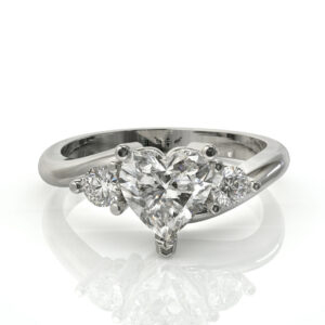 טבעת אירוסין יהלום לב דגם: אמילי