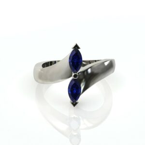 טבעת טוויסט אבני חן ספיר מרקיזה דגם: Parker