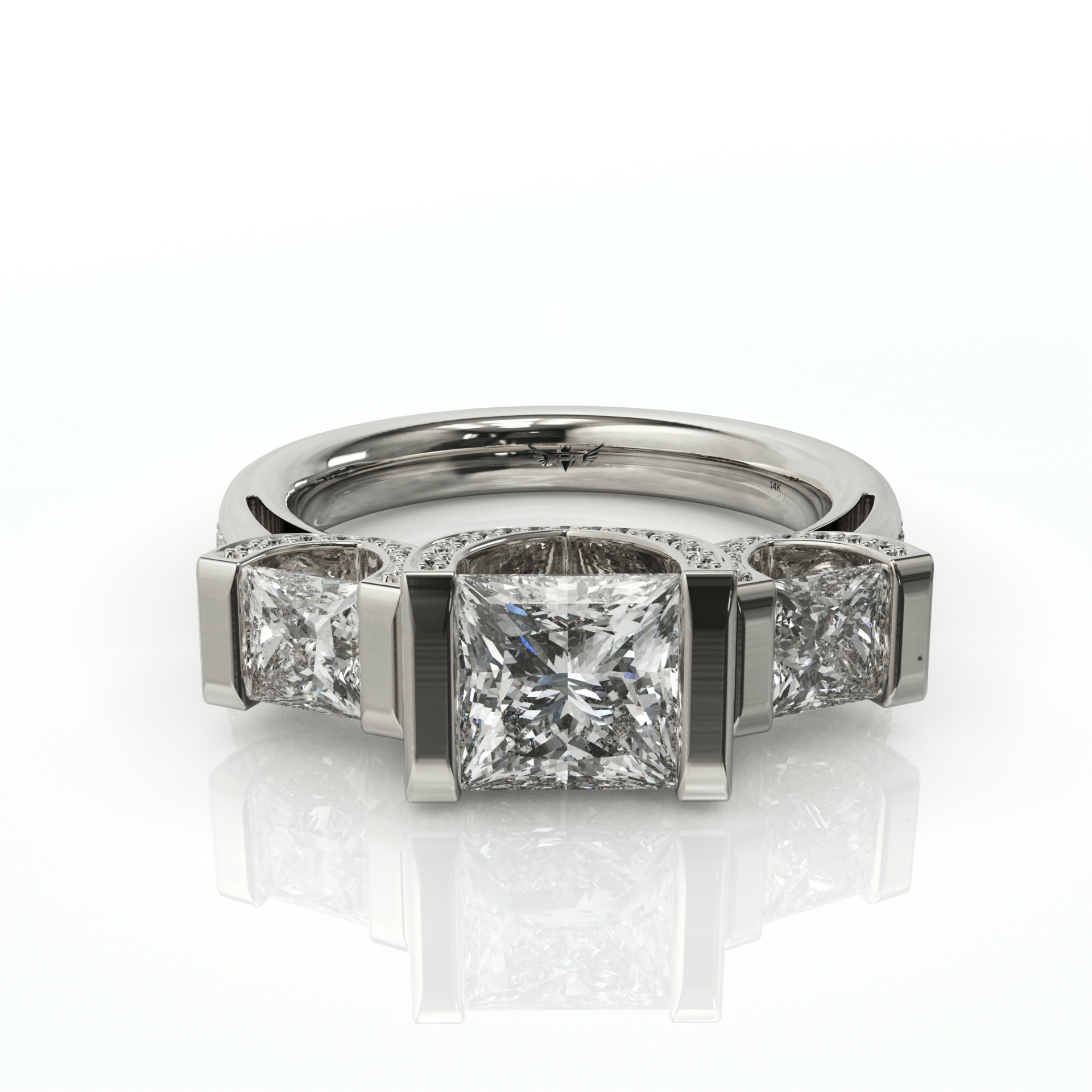 טבעת מיוחדת משובצת שלוש יהלומי פרינסס דגם: Zohar