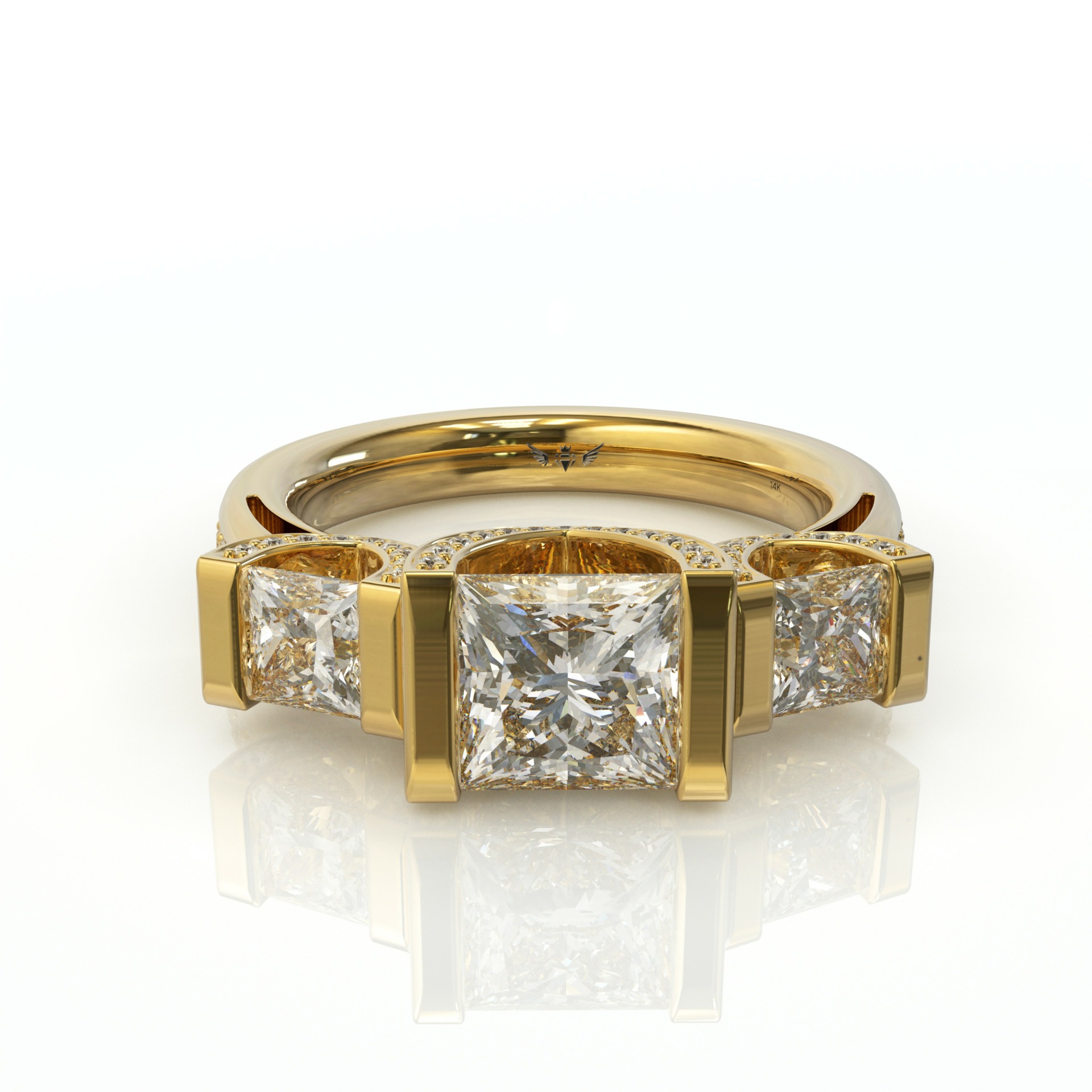 טבעת מיוחדת משובצת שלוש יהלומי פרינסס ויהלומים עגולים דגם: Zohar