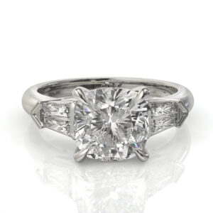 טבעת אירוסין יהלום קושן ובאגט דגם: Sophia