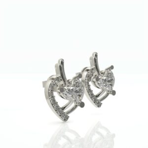 עגילים מיוחדים משובצים יהלומים בחיתוך לב דגם: Annabelle